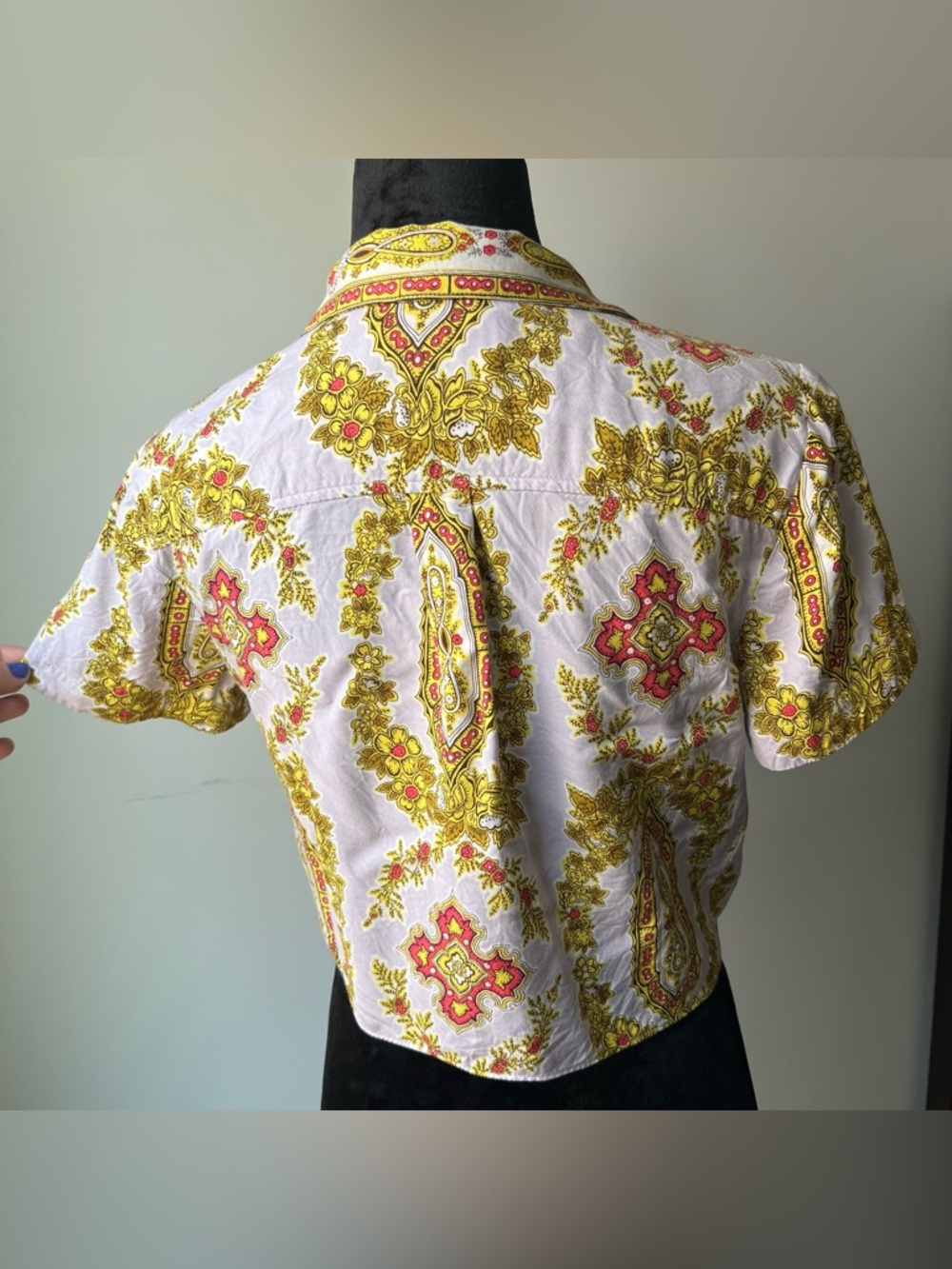 Women’s Yellow & Pink Paisley Tie-Front Short Sleeve Top - US 6 - Picture 6 of 8